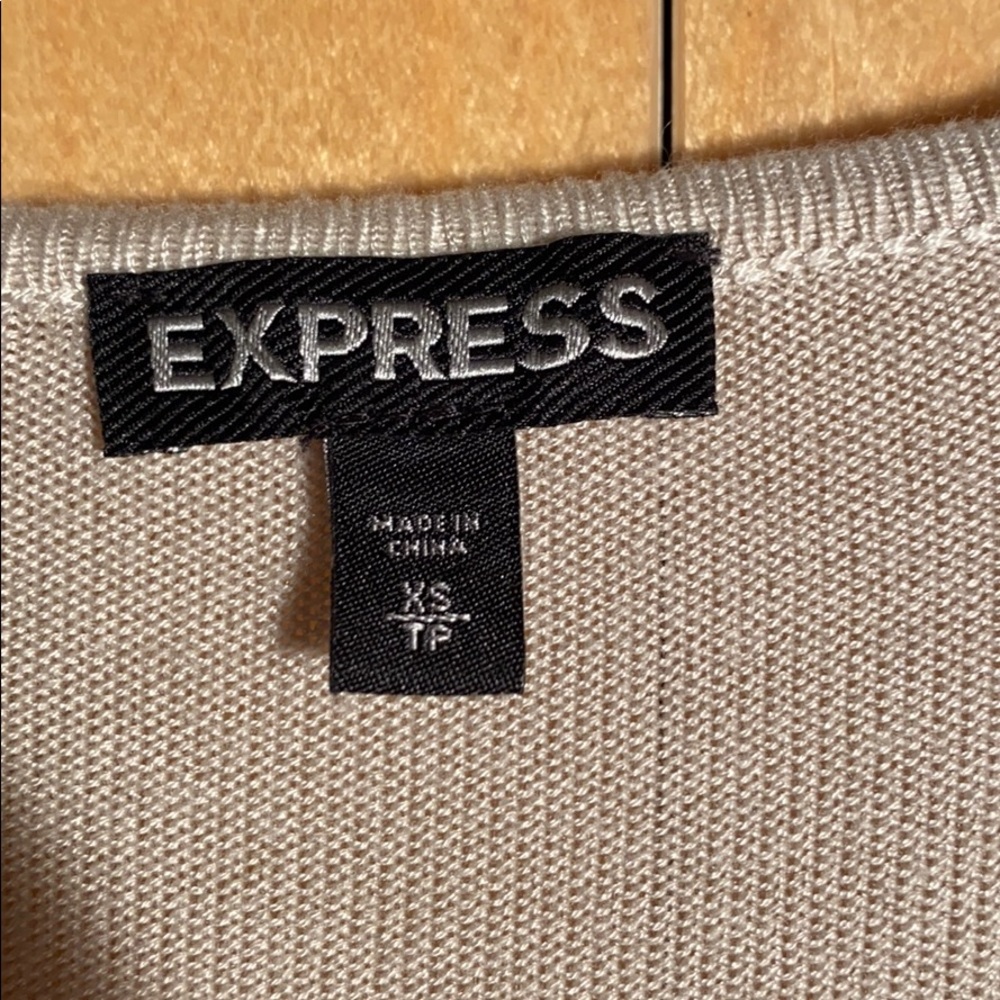 EXPRESS - Picture 3 of 4
